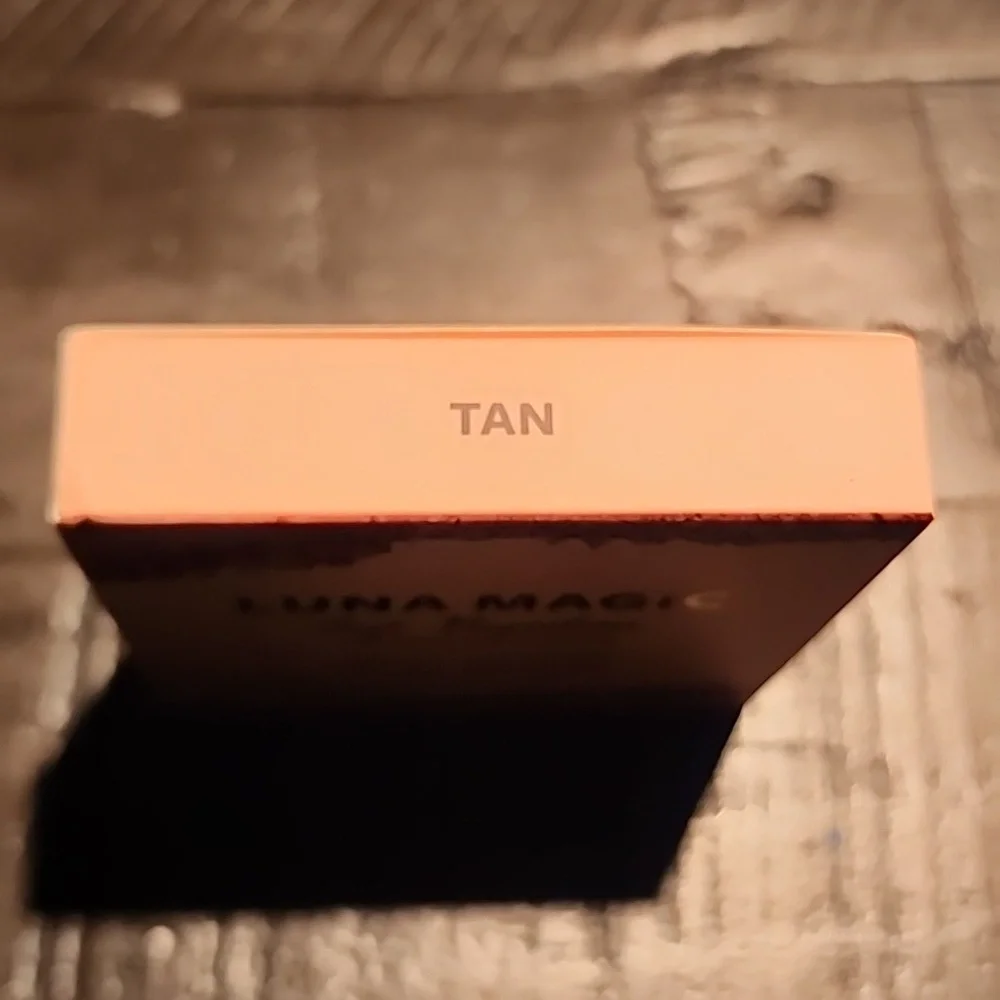 🆕️Luna Magic Soft Perfection Foundation Powder- TAN